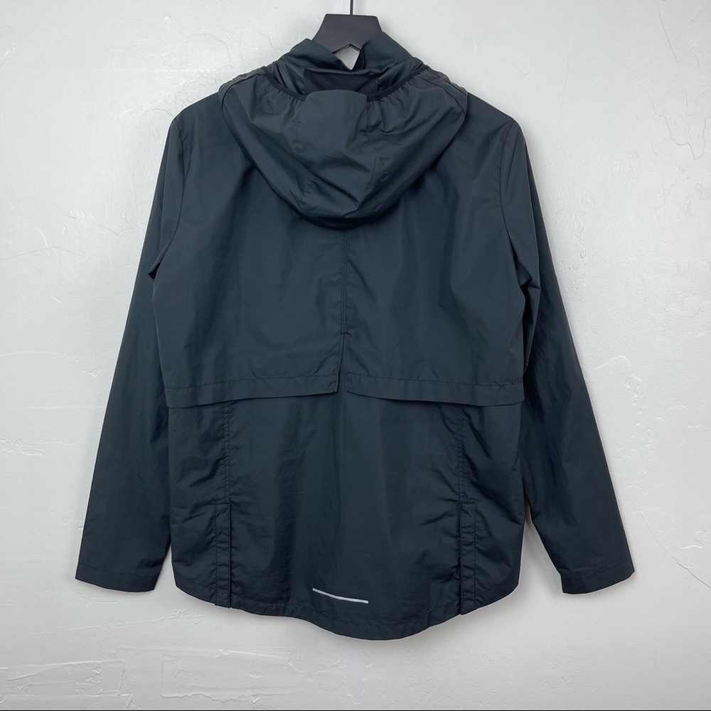Nike Essential Packable Running Jacket - image 2